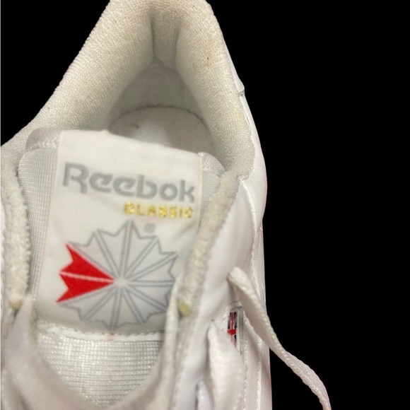 Reebok Classic Ladies size 11 athletic shoe Excellent condition - Picture 6 of 8